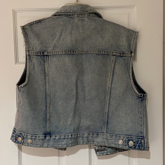 Zara jean vest in size small - Picture 3 of 3